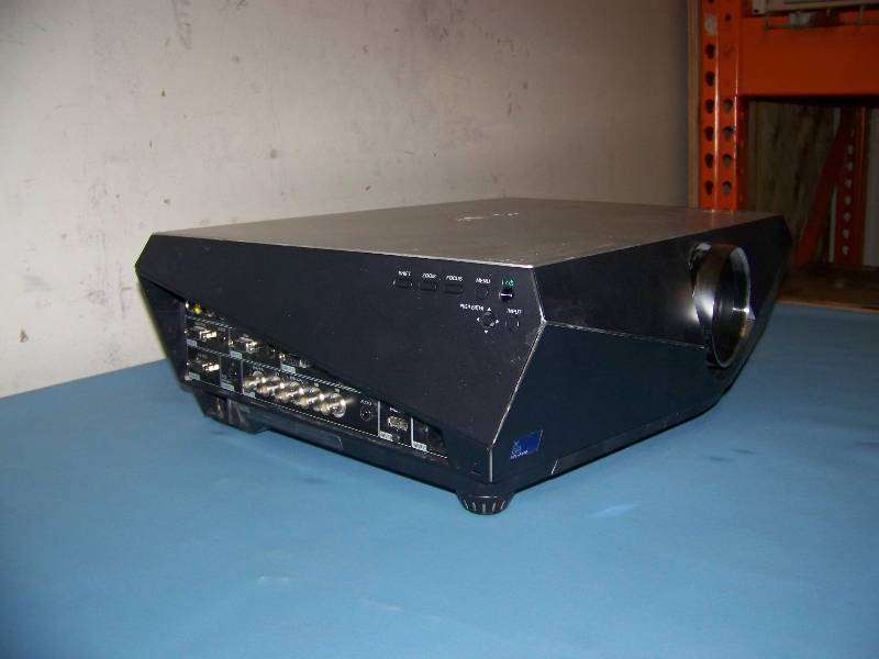 lot 40 image: Sony, VPL-PX40, LCD Projector with HDMI Input