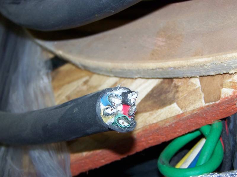 lot 132 image: LARGE Pile and Spool of RGBHV Cable