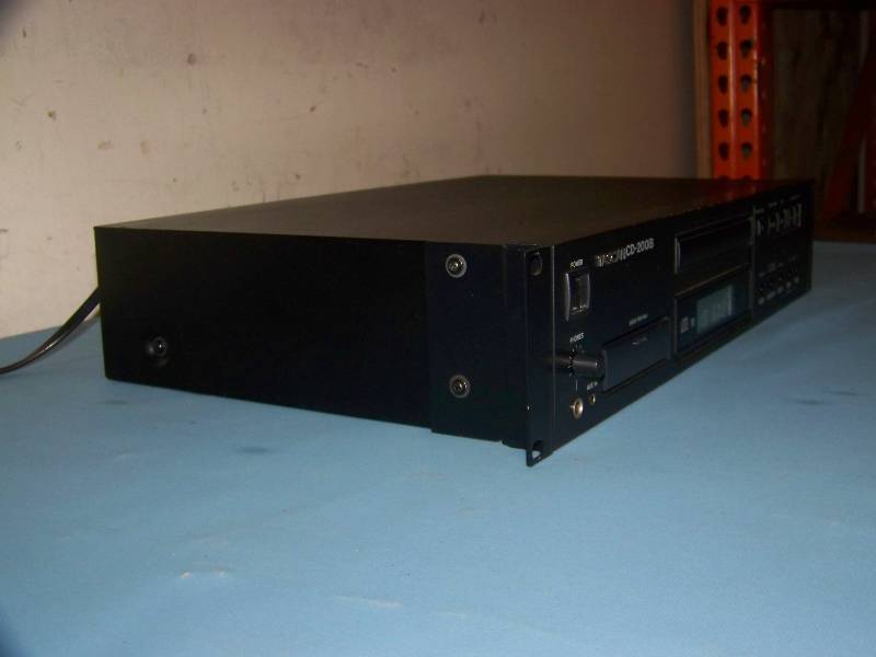 lot 137 image: TASCAM, CD-200iB, CD Player with iPod Dock