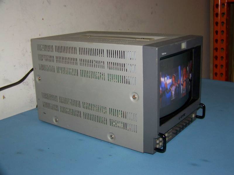 lot 141 image: 8, Sony, Trinitron, Professional, Portable, Color Video Monitor