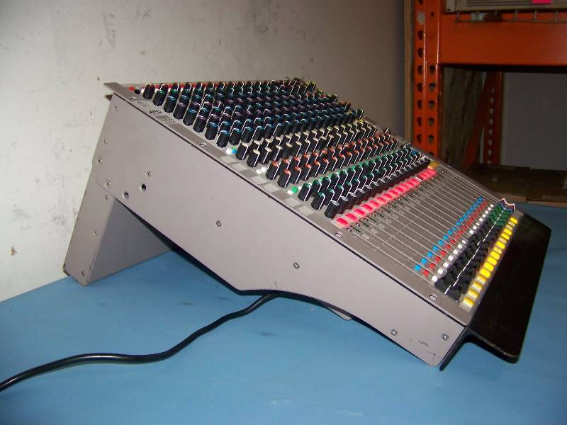 lot 143 image: APB DynaSonics, ProRack House H1020, Rackmountable Sound Reinforcement Board  Mixer