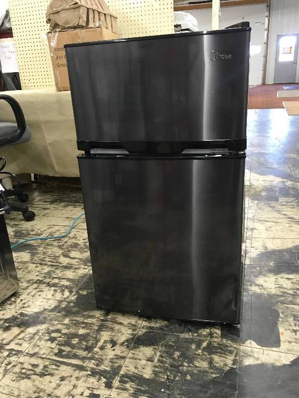 lot 151 image: MIDEA REFRIGERATOR-FREEZER, 3.4 CU FOOT, MSRP $99.99
