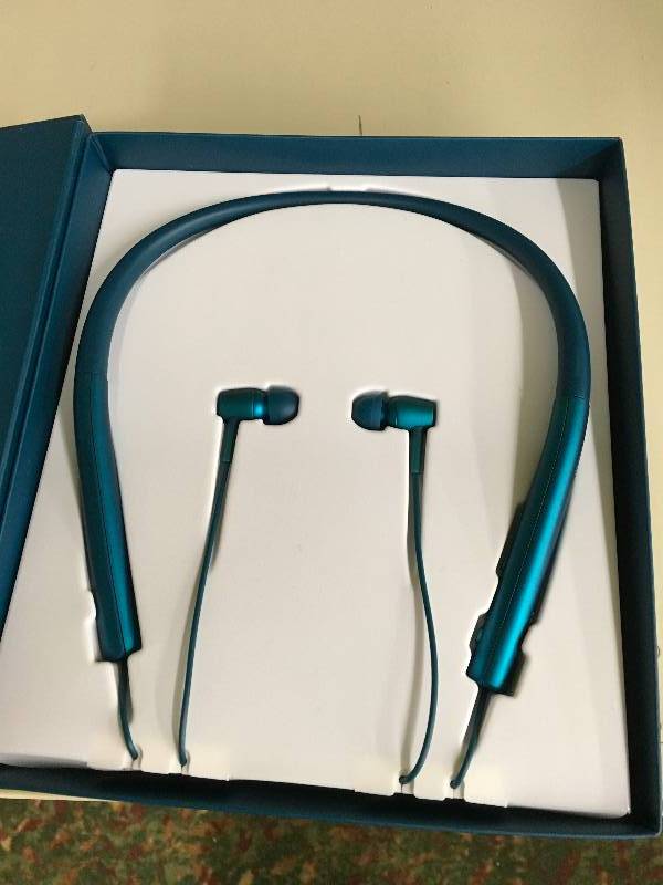 lot 167 image: SONY MDREX750BTCT WIRELESS, MSRP $99.99