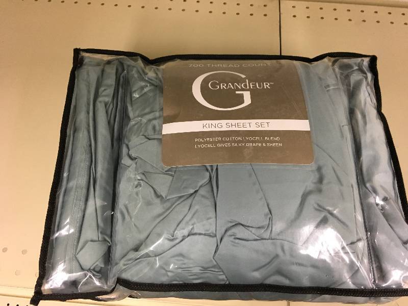 lot 178 image: GRANDEUR 700TC KG SHEETS, MSRP $39.99