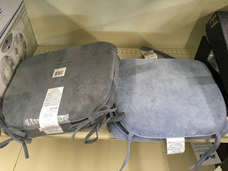lot 194 image: TWO BRENTWOOD CHAIRPAD 2PK, MSRP $9.99 EACH