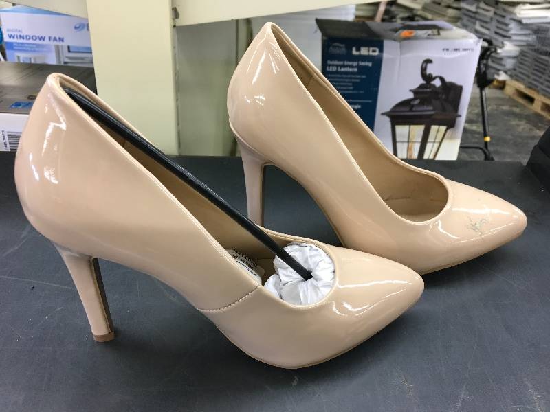 lot 199 image: JOURNEE COLLECTION WOMENS SHOES, SIZE 7