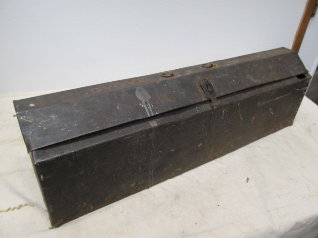 lot 19 image: Antique S-K Tools Metal Toolbox wSaws