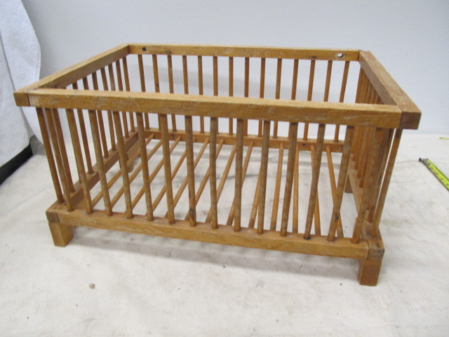 lot 20 image: Vintage Primitive Wooden Chicken Coop.