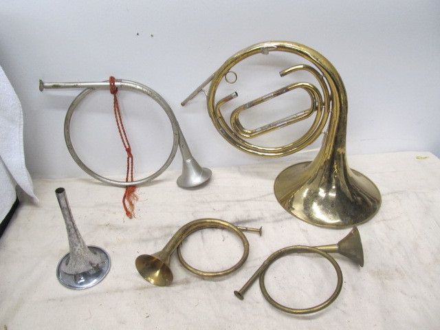 lot 22 image: Lot of Assorted Vintage Brass Instruments