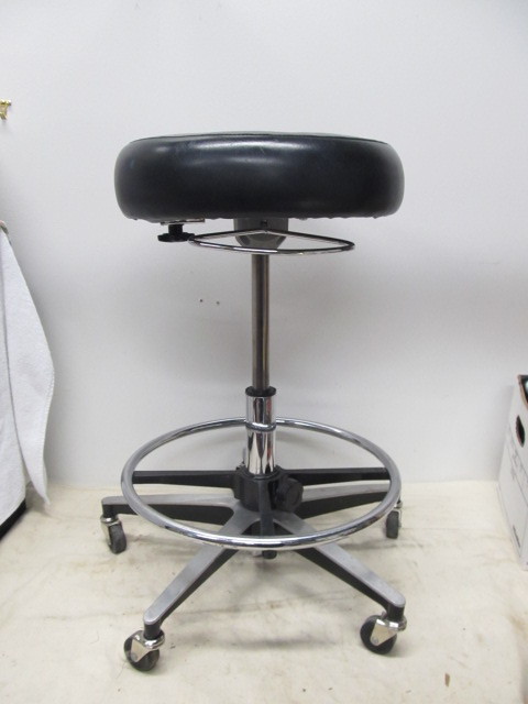 lot 25 image: Nice Adjustable Rolling Century Stool