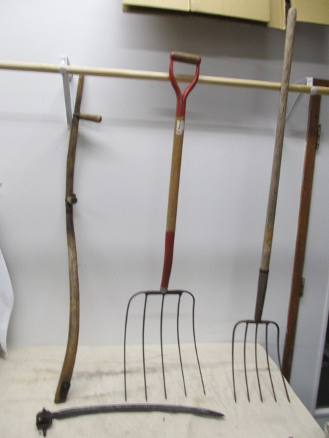 lot 27 image: AntiqueVintage Farm Tools Pitch Forks
