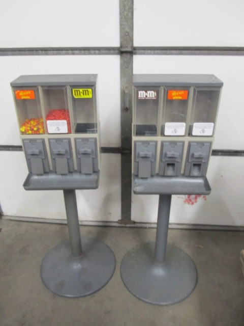 lot 38 image: Pair of Candy Vending Machines wKeys