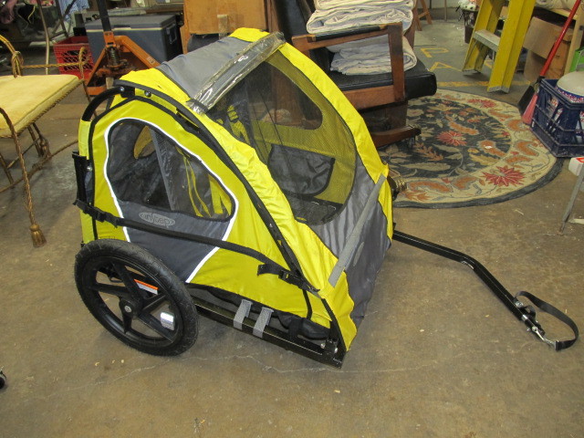 lot 39 image: InStep Bike Trailer