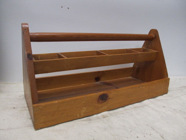 lot 85 image: Vintage Primitive Wooden Carpenters Tool Carrier