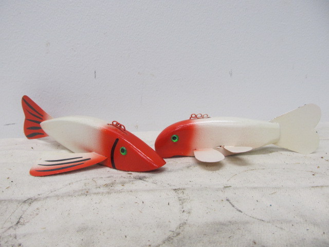 lot 87 image: 2 Signed LORI DRETSCH Painted Wood Fish Decoys