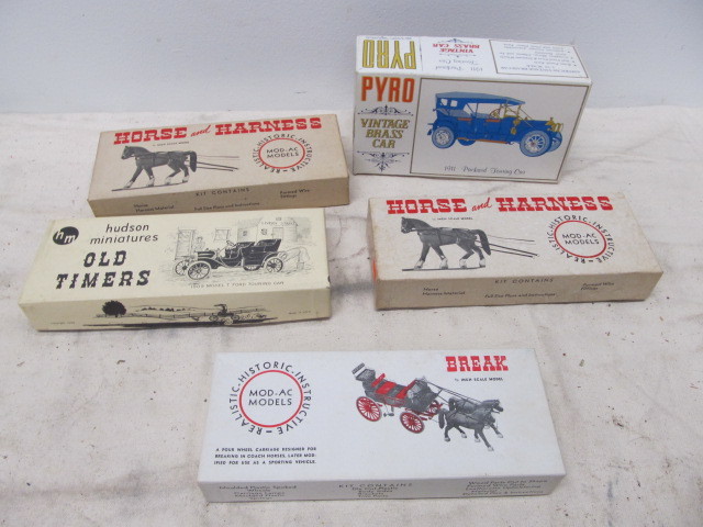 lot 92 image: NIB Vintage Model Miniatures etc