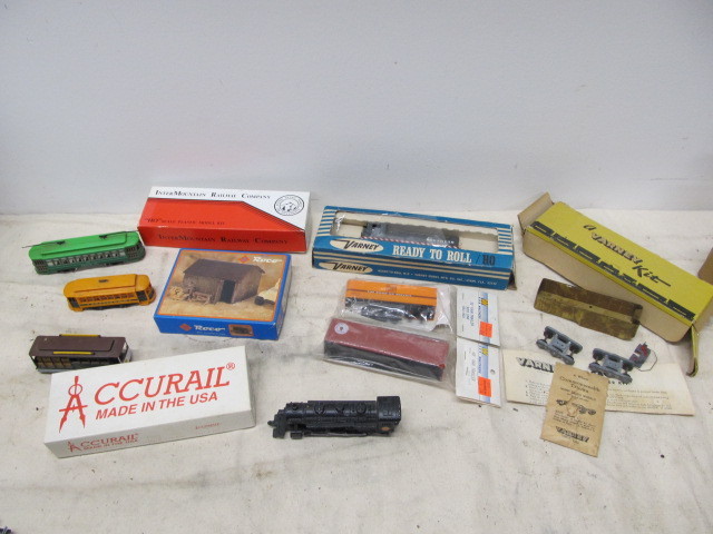 lot 93 image: Lot of Assorted HO Trains etc.
