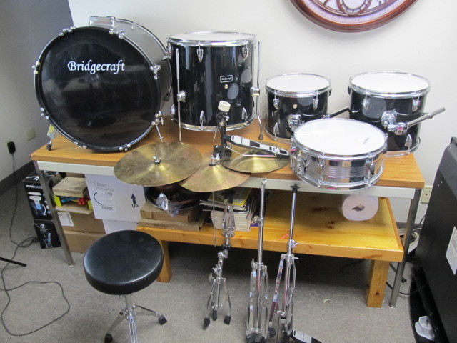 lot 129 image: Nice Complete Bridgecraft Drum Set