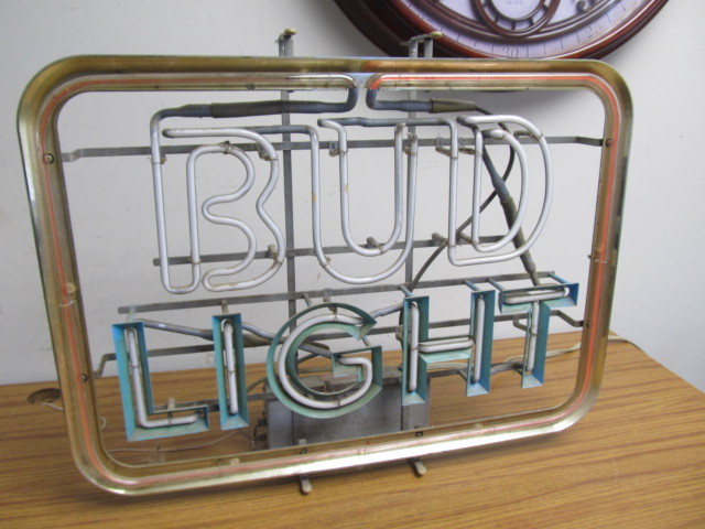 lot 130 image: Vintage BUD LIGHT Neon Beer Sign