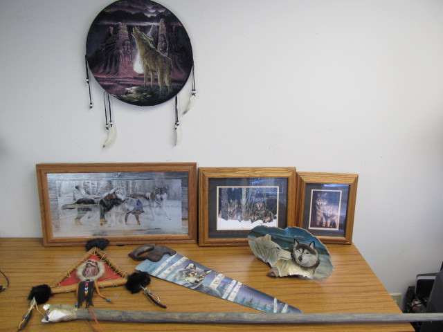 lot 41 image: Lot of Assorted Wolf Decor - Mirror, Painted Saw, Prints etc.