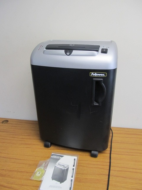 lot 43 image: Working Fellowes SB-85C Paper Shredder