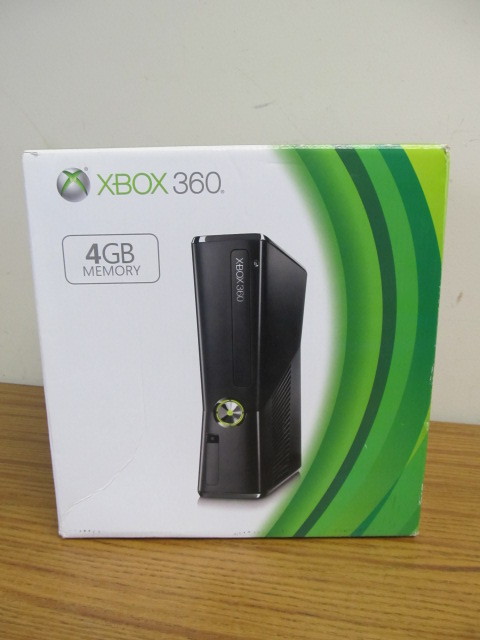 lot 46 image: Working XBOX 360 wBox & Cords