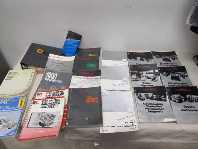 lot 137 image: Large Lot of Toyota & Other Auto Manuals