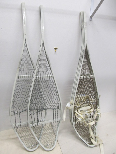 lot 142 image: 2 Pairs of Vintage Metal US Military Snowshoes