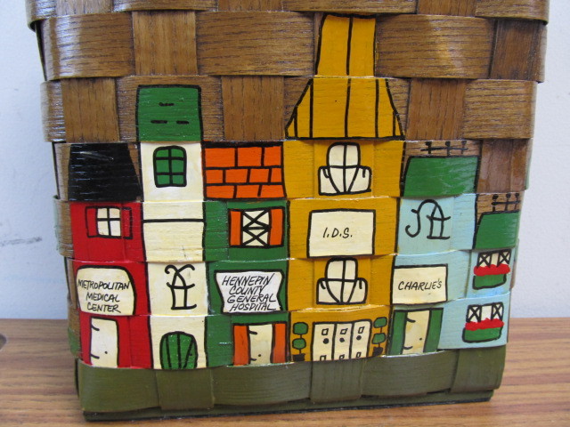 lot 153 image: Vintage 1966 Folk Art Paint Minneapolis Basket