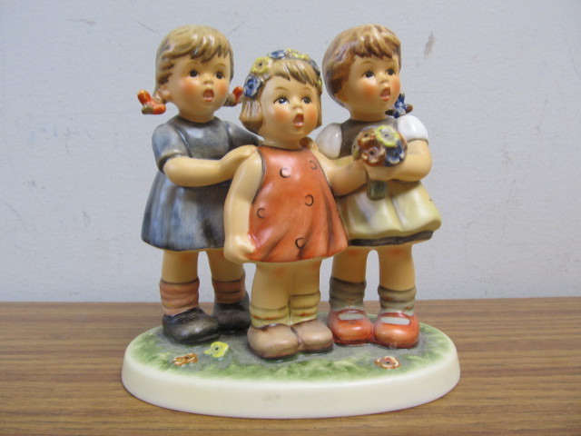 lot 167 image: Hummel Bashful Serenade Figurine