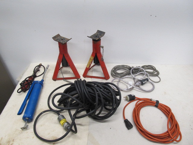lot 189 image: Lot of Garage Items Extension Cords Jack Stands etc