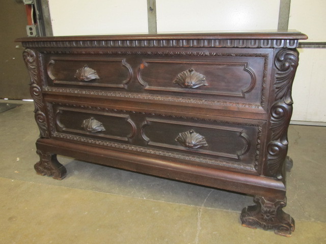 lot 7 image: Ornate Antique Carved Wood 2-Drawer Dresser