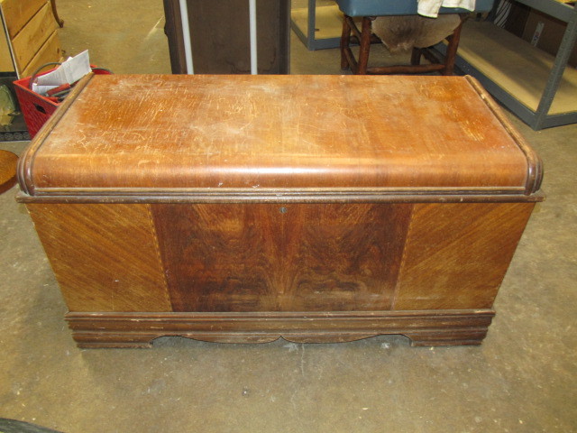 lot 198 image:   Vintage Deco Cedar Chest