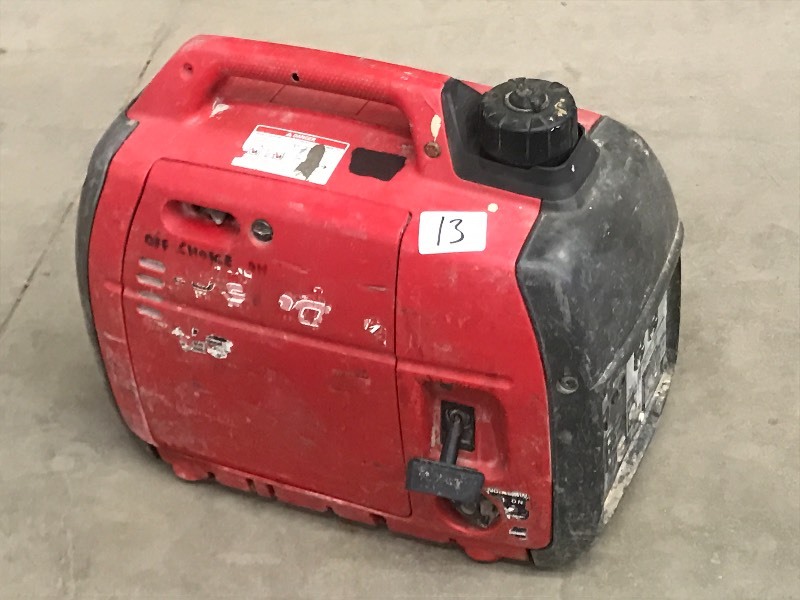 lot 13 image: Honda 2000 Watt Portable Suitcase G...