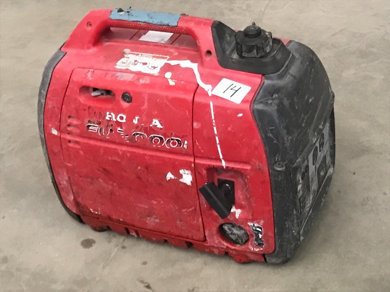 lot 14 image: Honda 2000 Watt Portable Suitcase G...