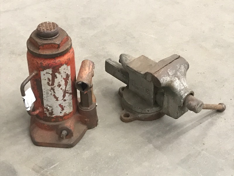 lot 19 image: Lot Of (1) Bottle Jack & (1) Little...