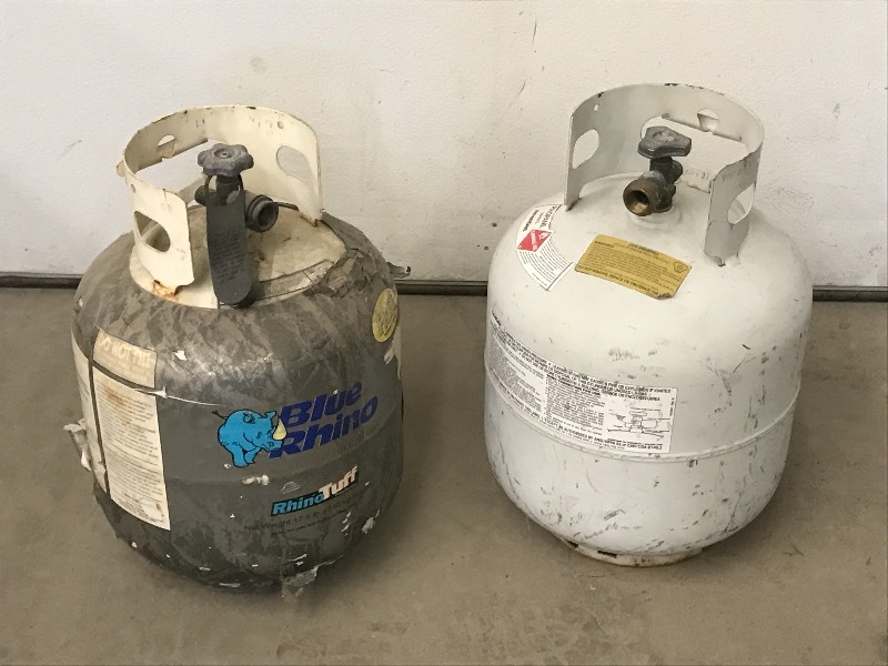 lot 26 image: (2) 20# LP Tanks ...