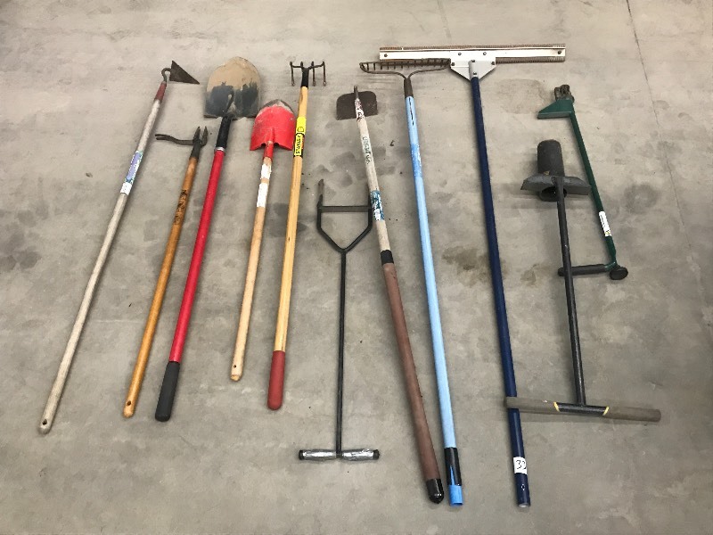 lot 33 image: Lot Of Assorted LawnGarden Hand To...