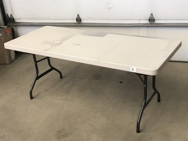 lot 38 image: 5ft Portable Folding Plastic Banque...