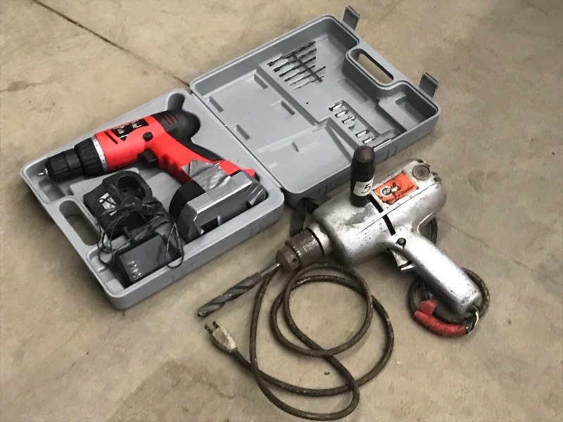 lot 53 image: Lot Of (1) Black & Decker 12 Elec...