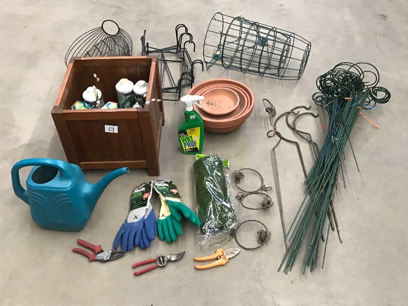 lot 69 image: Large Lot Of Assorted Garden Suppli...