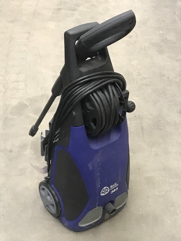 lot 103 image: Electric Pressure Washer