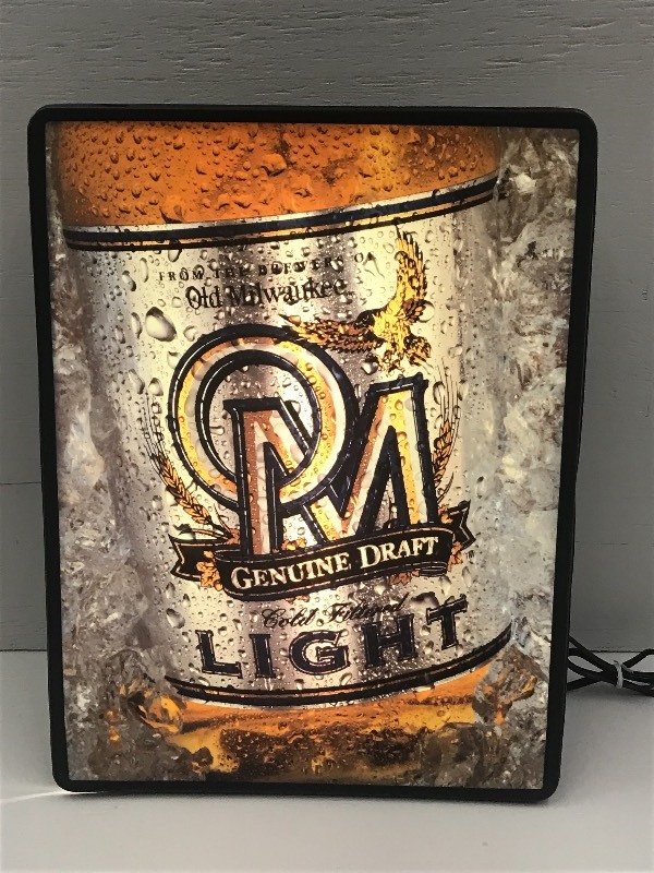 lot 8 image: Old Milwaukee Lighted Beer Sign, 16...