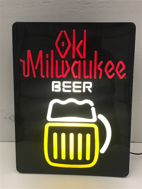 lot 15 image: Old Milwaukee Lighted Beer Sign, 16...