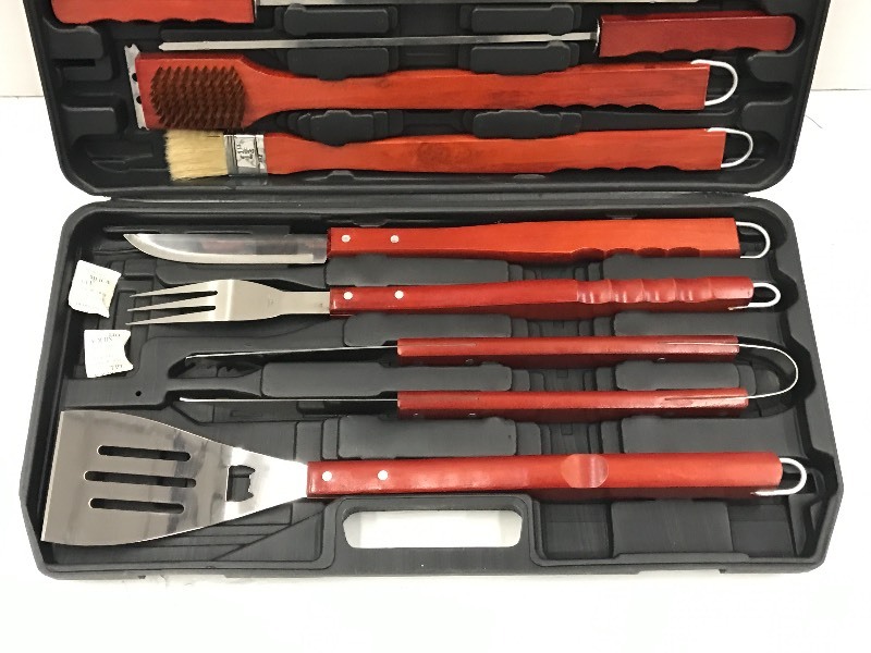 lot 149 image: Schlitz Beer Grilling Tool Set ...