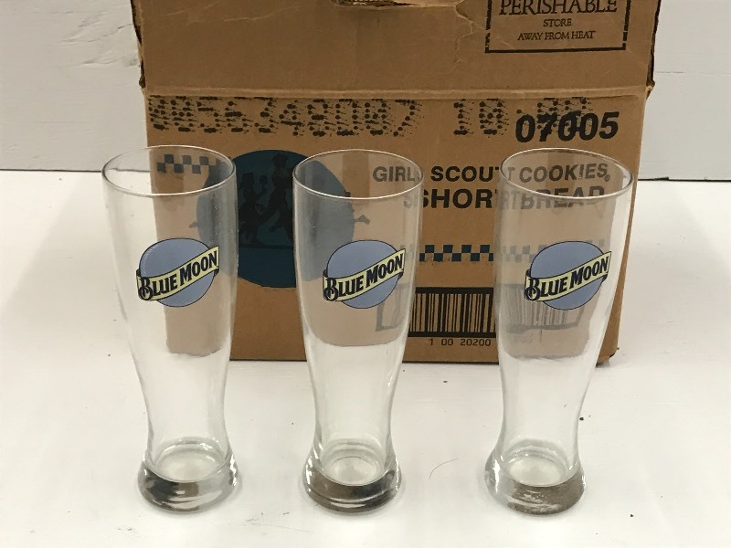 lot 171 image: (10) Blue Moon Beer Glasses ...