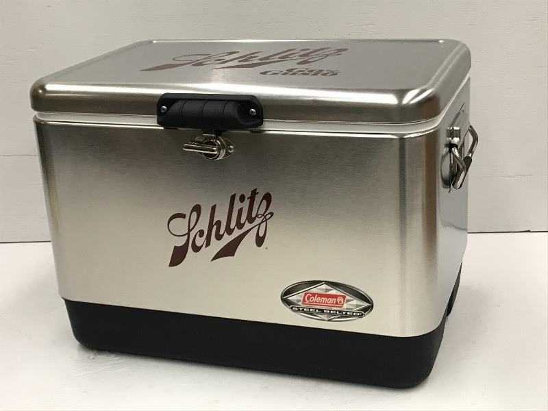 lot 233 image: Coleman Steel Belted 54-Quart Stain...