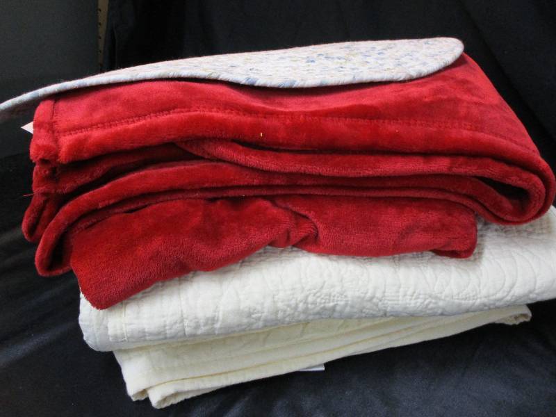 Fuzzy Blanket, Bedspread and Sham
