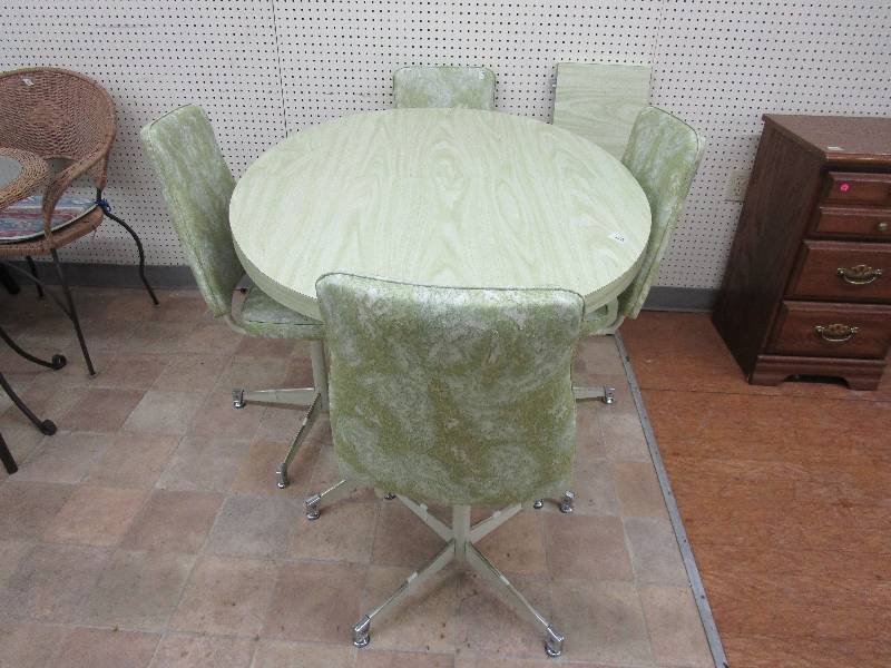 Vintage Green Table w4 Chairs & 1 Leaf - 29.5 H, 36x48 W, Leaf 12 W