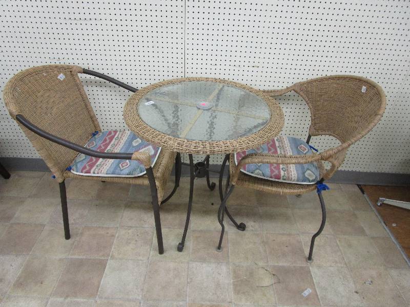 Table With 2 Chairs - 28 R, 28 H